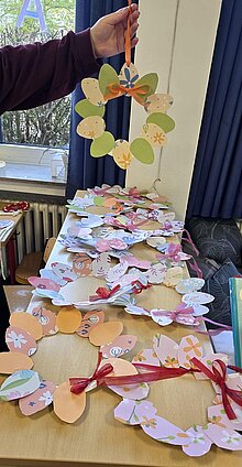 Foto Selbstgebastelte Osterkränze sind sehr schön geworden.